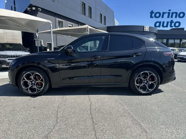 Alfa Romeo Stelvio view 4