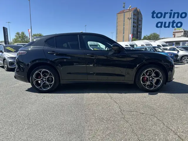 Alfa Romeo Stelvio view 8