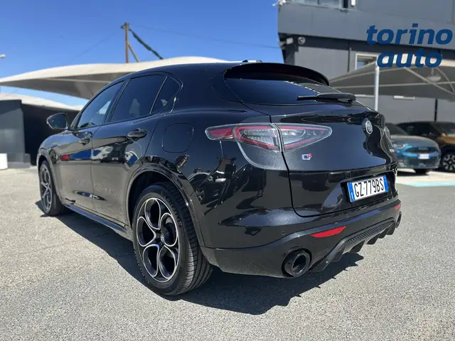 Alfa Romeo Stelvio view 5