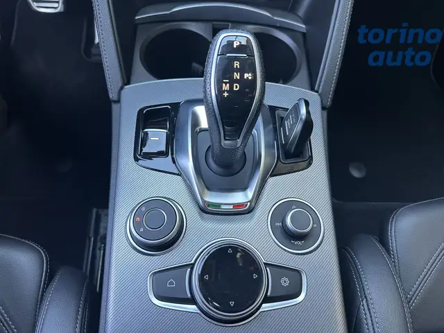 Alfa Romeo Stelvio view 25