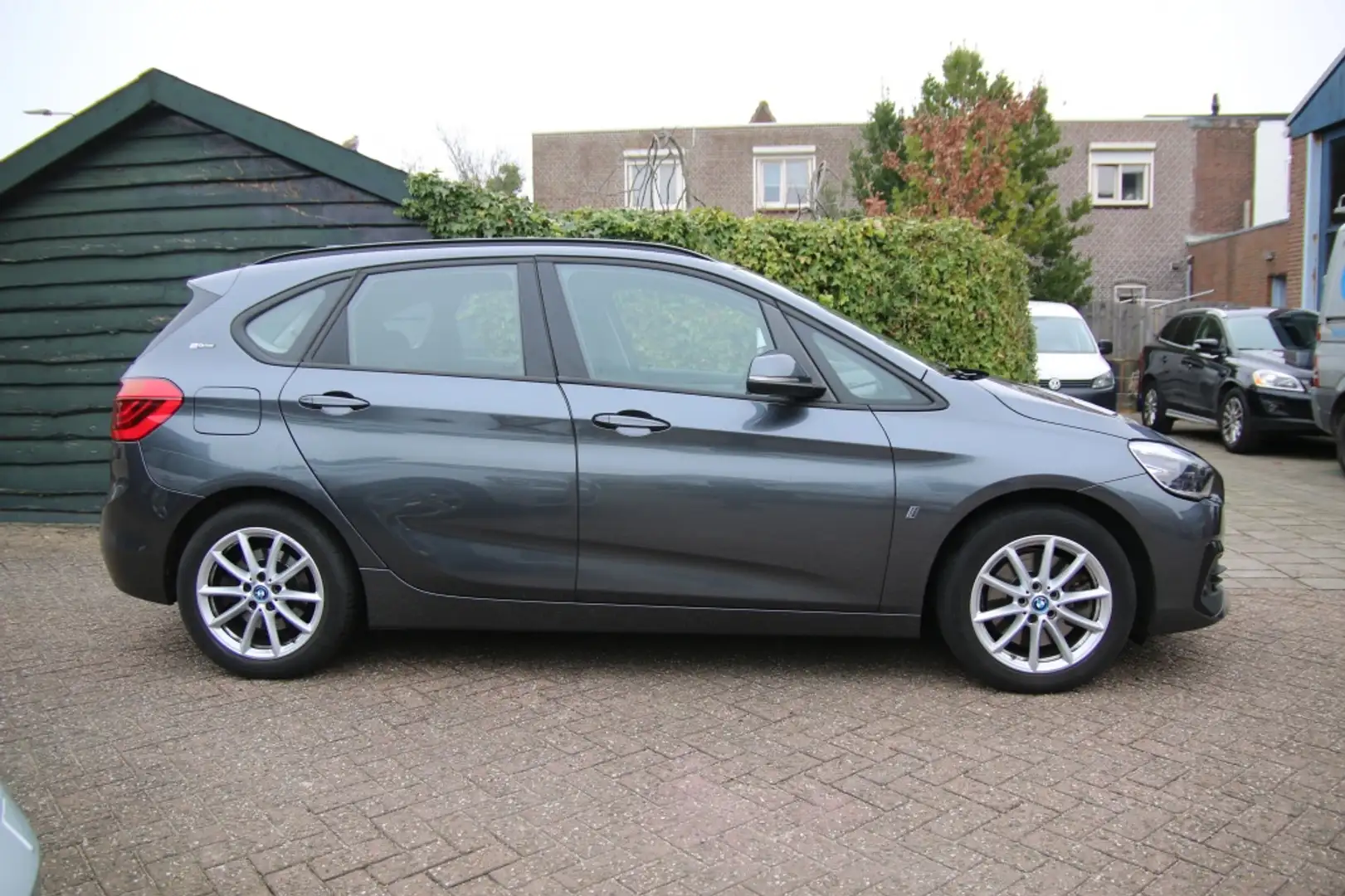 BMW 225 2-serie Active Tourer 225xe iP Executive | Led | P Grijs - 2