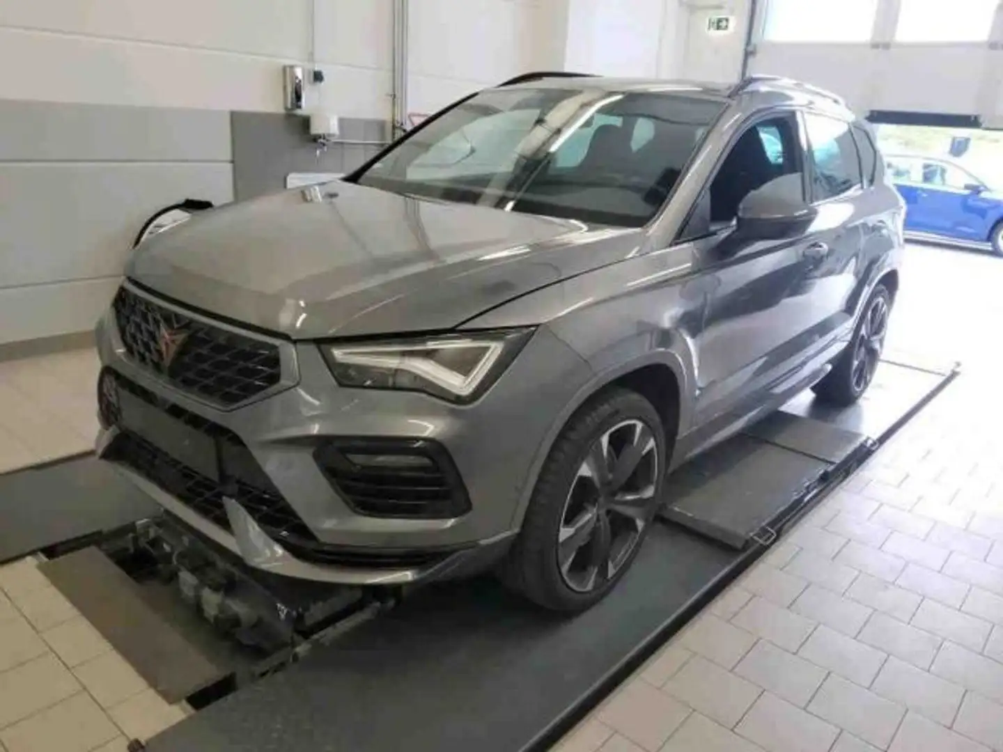 CUPRA Ateca 2.0TSI DSG 4D VZ LED+AHK+NAV+SHZ+PANO+360° Gris - 2