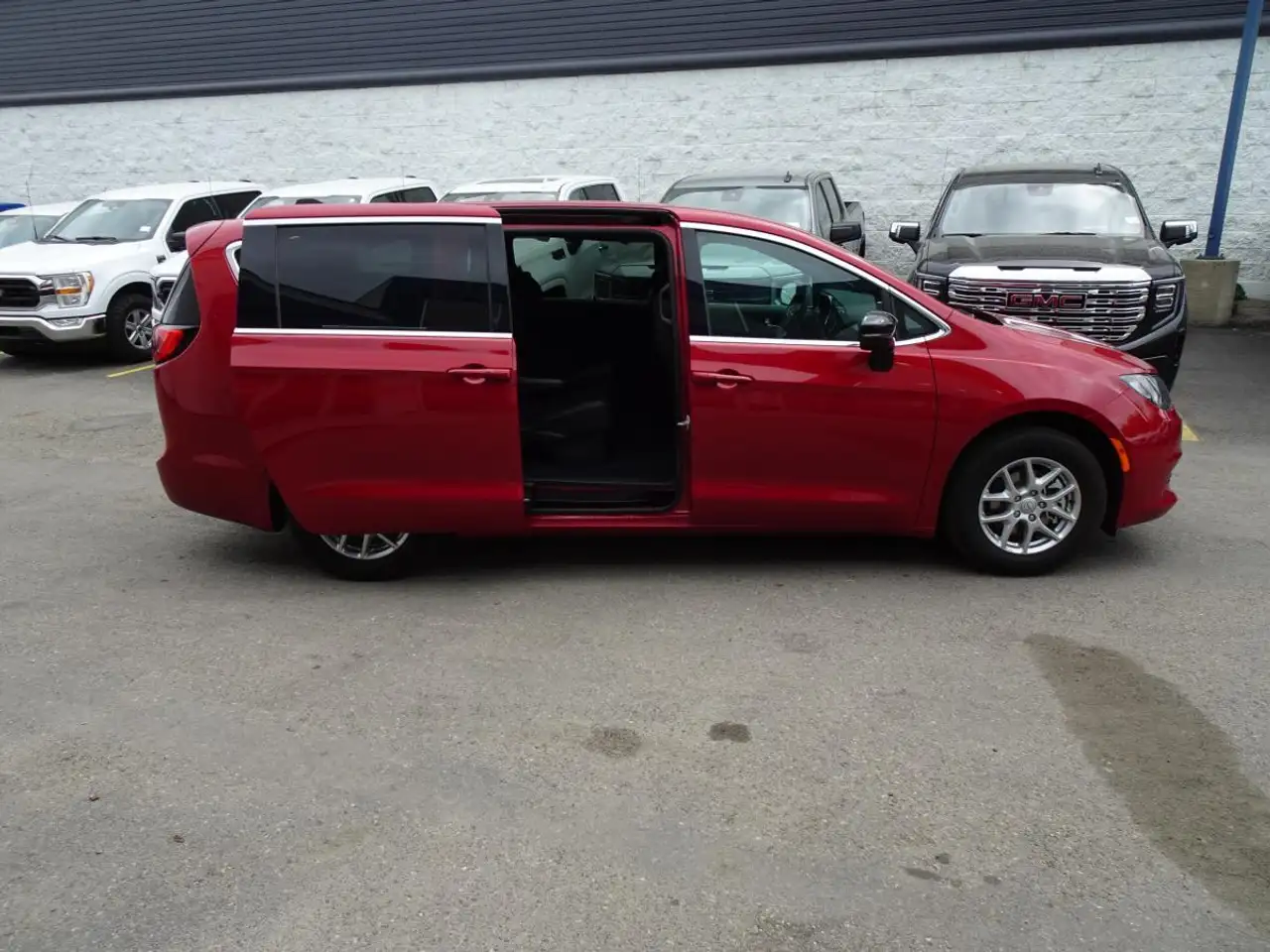 Chrysler Grand Caravan снимка Chrysler Grand Caravan