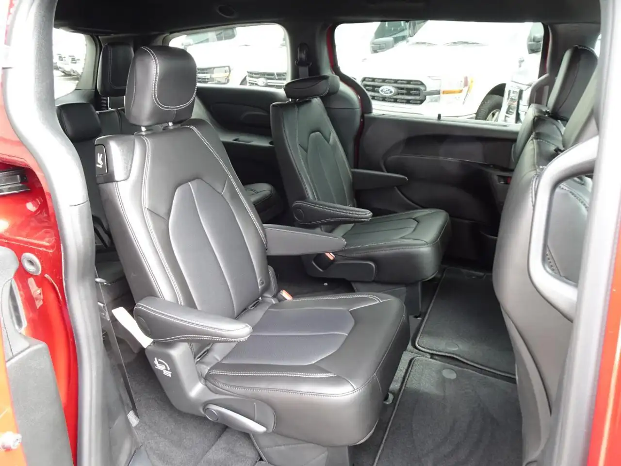 Chrysler Grand Caravan снимка Chrysler Grand Caravan