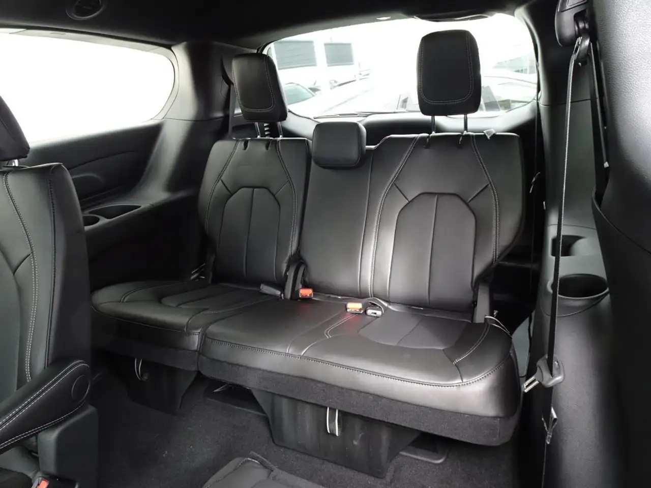 Chrysler Grand Caravan снимка Chrysler Grand Caravan