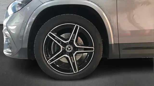Mercedes-Benz Gla view 5