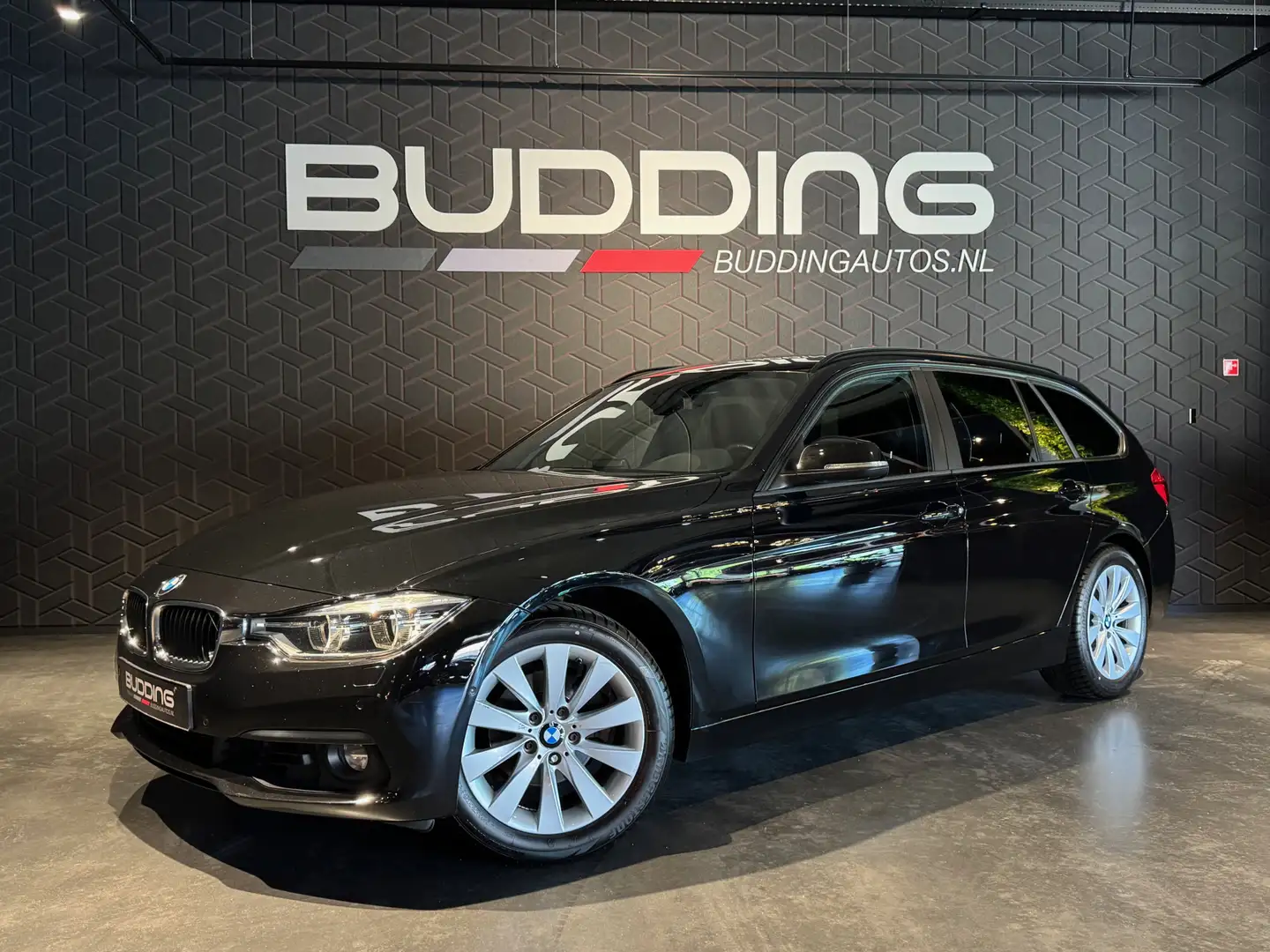 BMW 318 3-serie Touring 318i Centennial High Exe | Camera Zwart - 1