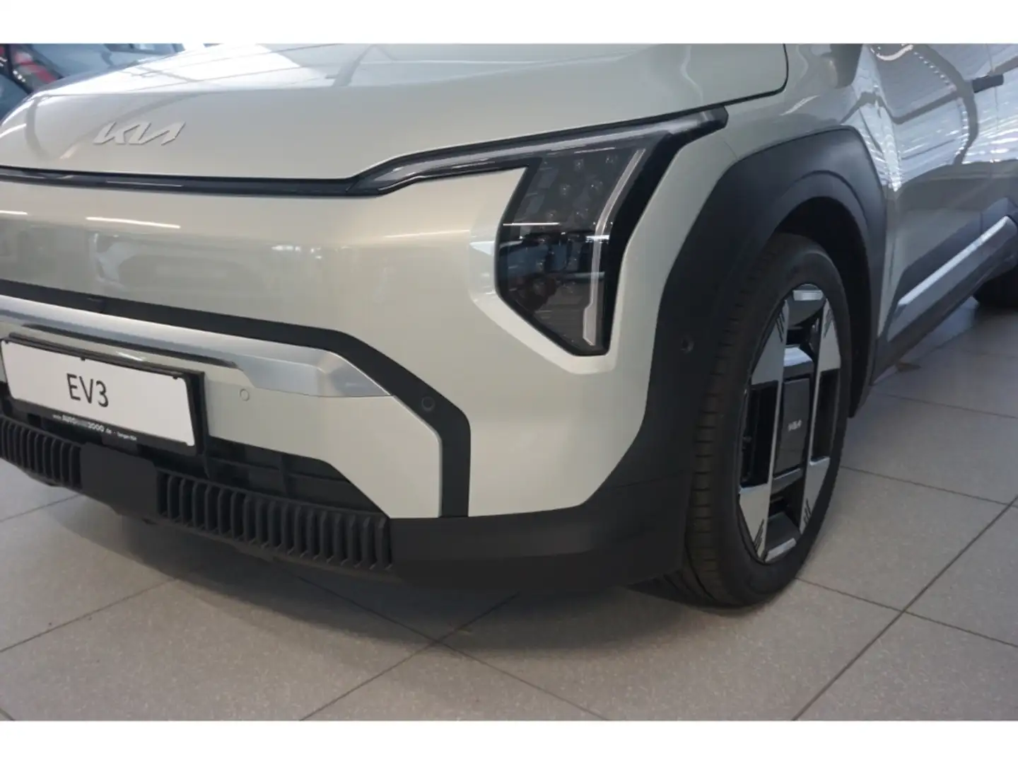 Kia EV3 58,3 kWh EARTH AHK Navi LED Upgrade DriveWise Soun Silber - 2