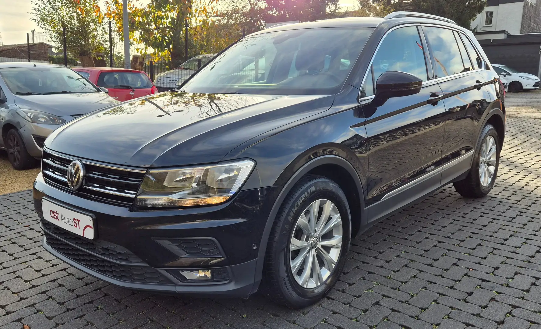 Volkswagen Tiguan 1.5 TSI IQ.Drive / Carnet d'entretien complet Negro - 1