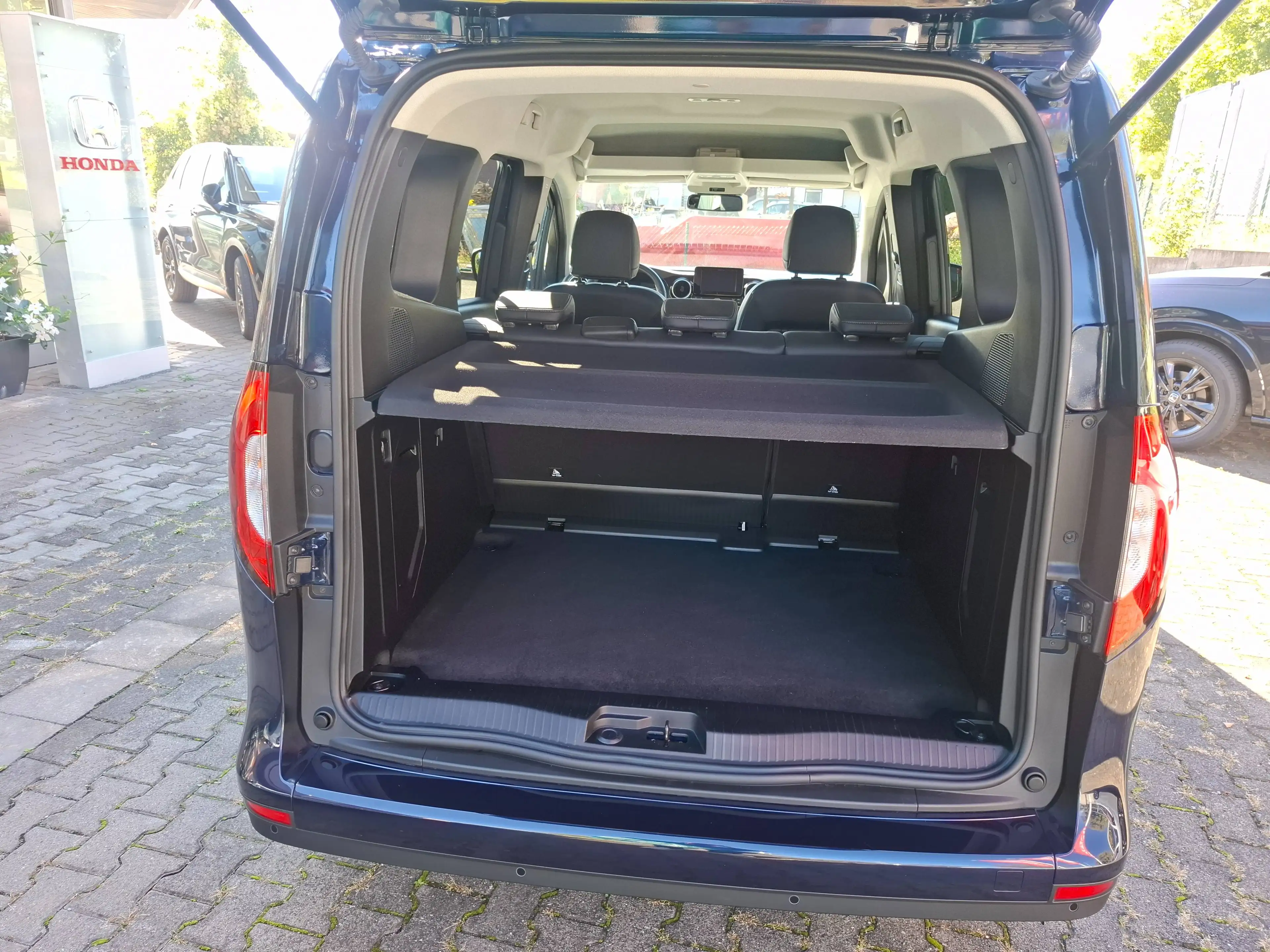 Mercedes-Benz T-Class 180 standard Edition (420.863) — photo 4