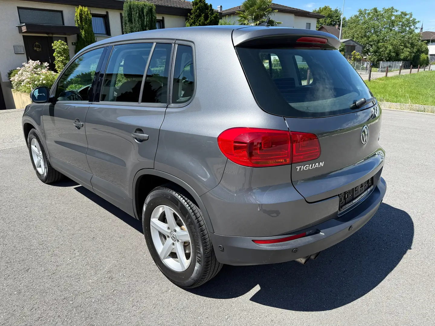 Volkswagen Tiguan Tiguan 2,0 TDI SCR Parkpilot PDC Grau - 2