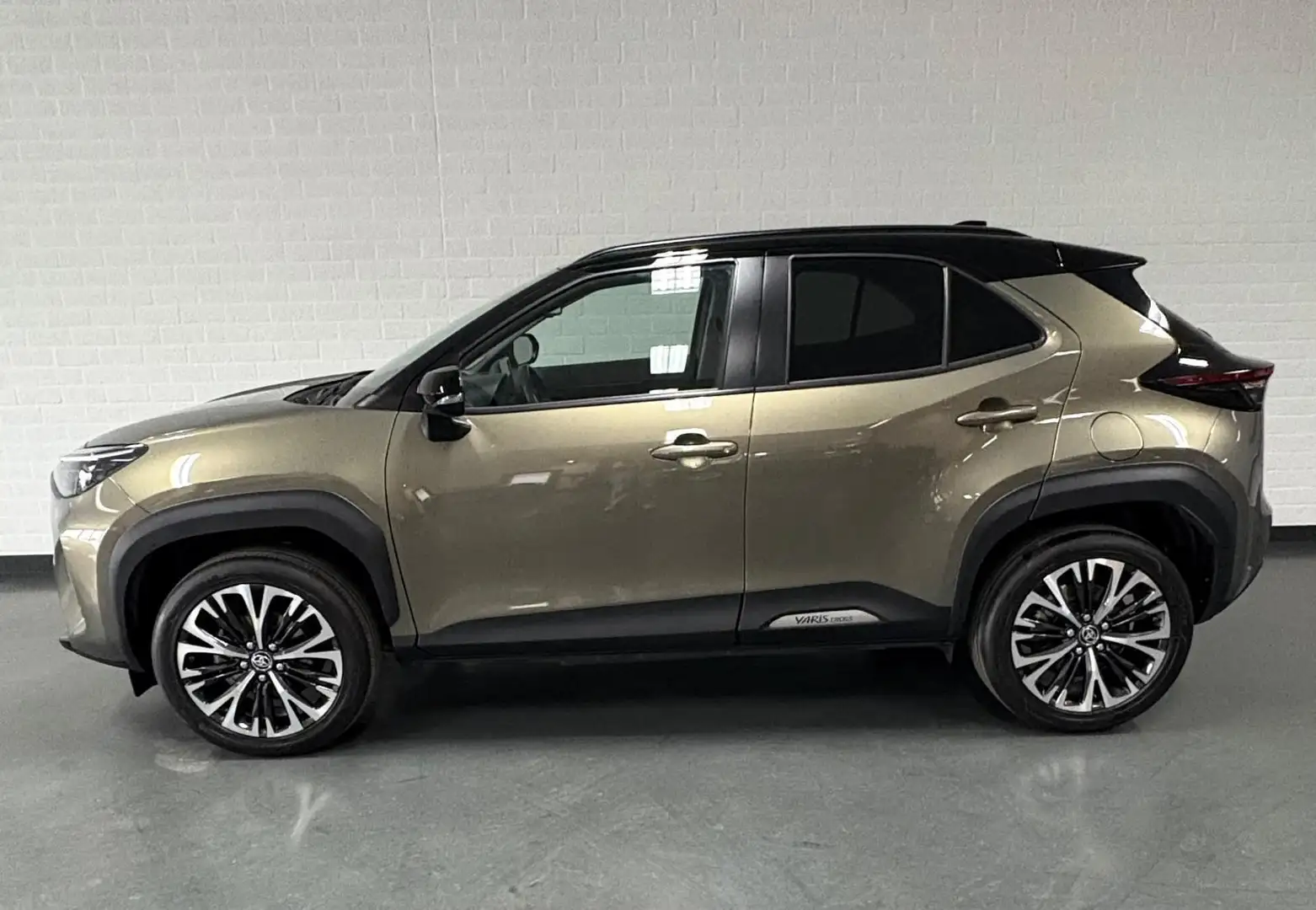 Toyota Yaris Cross 1.5 Hybrid Executive Bi-Tone / PDC / HUD Vert - 2