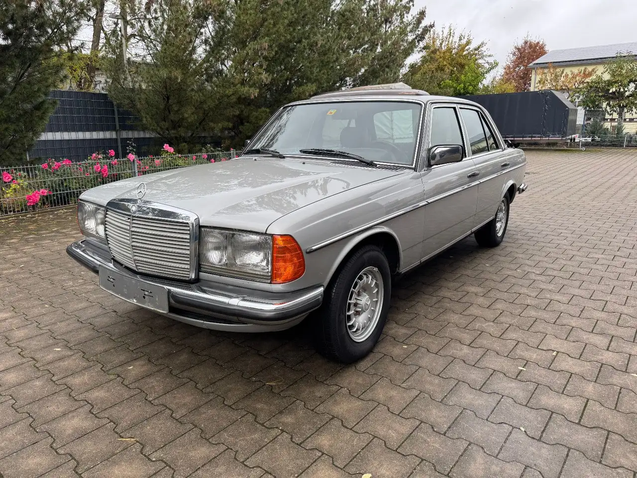 Mercedes-Benz 280 E W123 **1. HAND**, foto 1