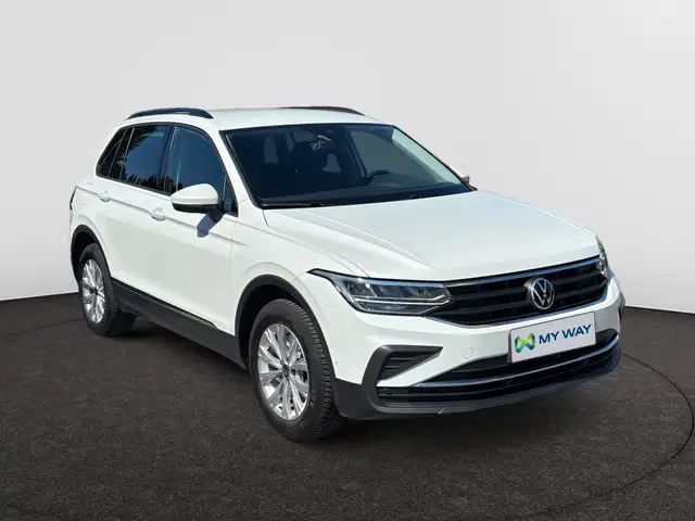 Volkswagen Tiguan view 4