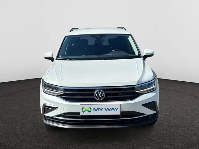 Volkswagen Tiguan view 3