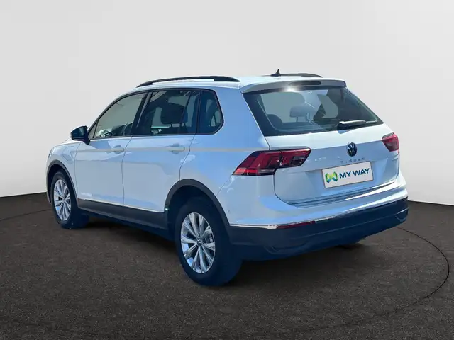 Volkswagen Tiguan view 2