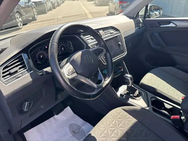 Volkswagen Tiguan view 11
