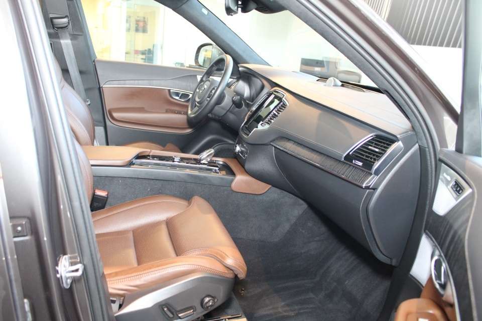 2025 Volvo XC90 T8 Ultra 1 proprio pas d accidents bas kilo , thumb 8