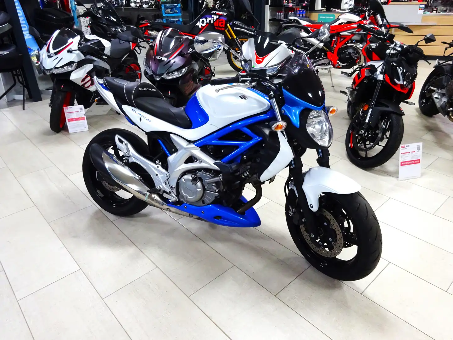 Suzuki Gladius 650 Biały - 1