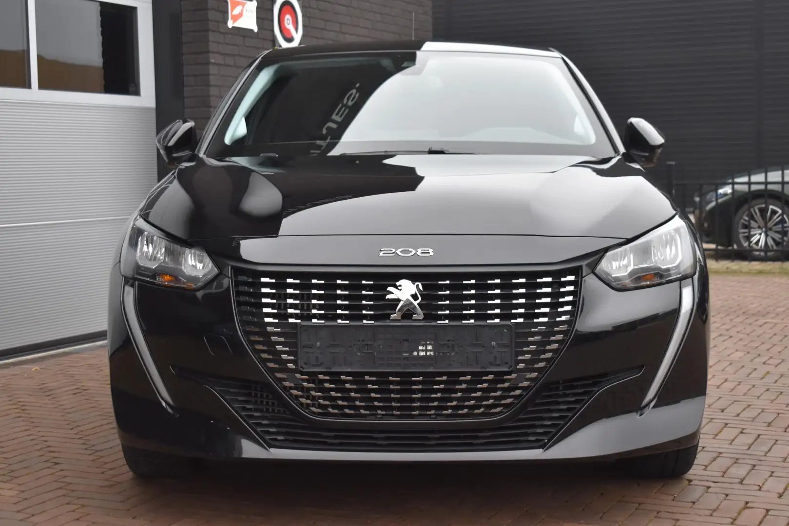 Peugeot 208 1.2 PureTech 100PK Allure Pack | Carplay | Camera Zwart - 2