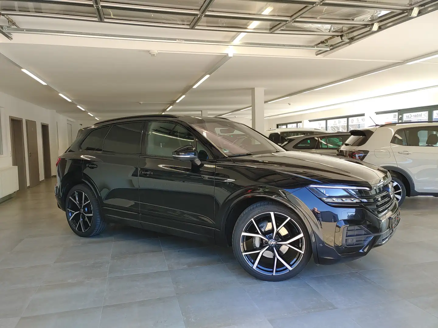 Volkswagen Touareg 3.0 TDI 4M R-Line Leder/Matrix/Luft/AHK/360° Schwarz - 1