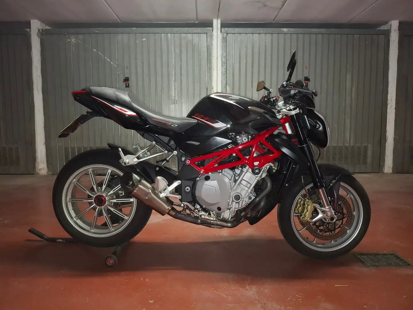 MV Agusta Brutale 1090 R ABS Nero - 2