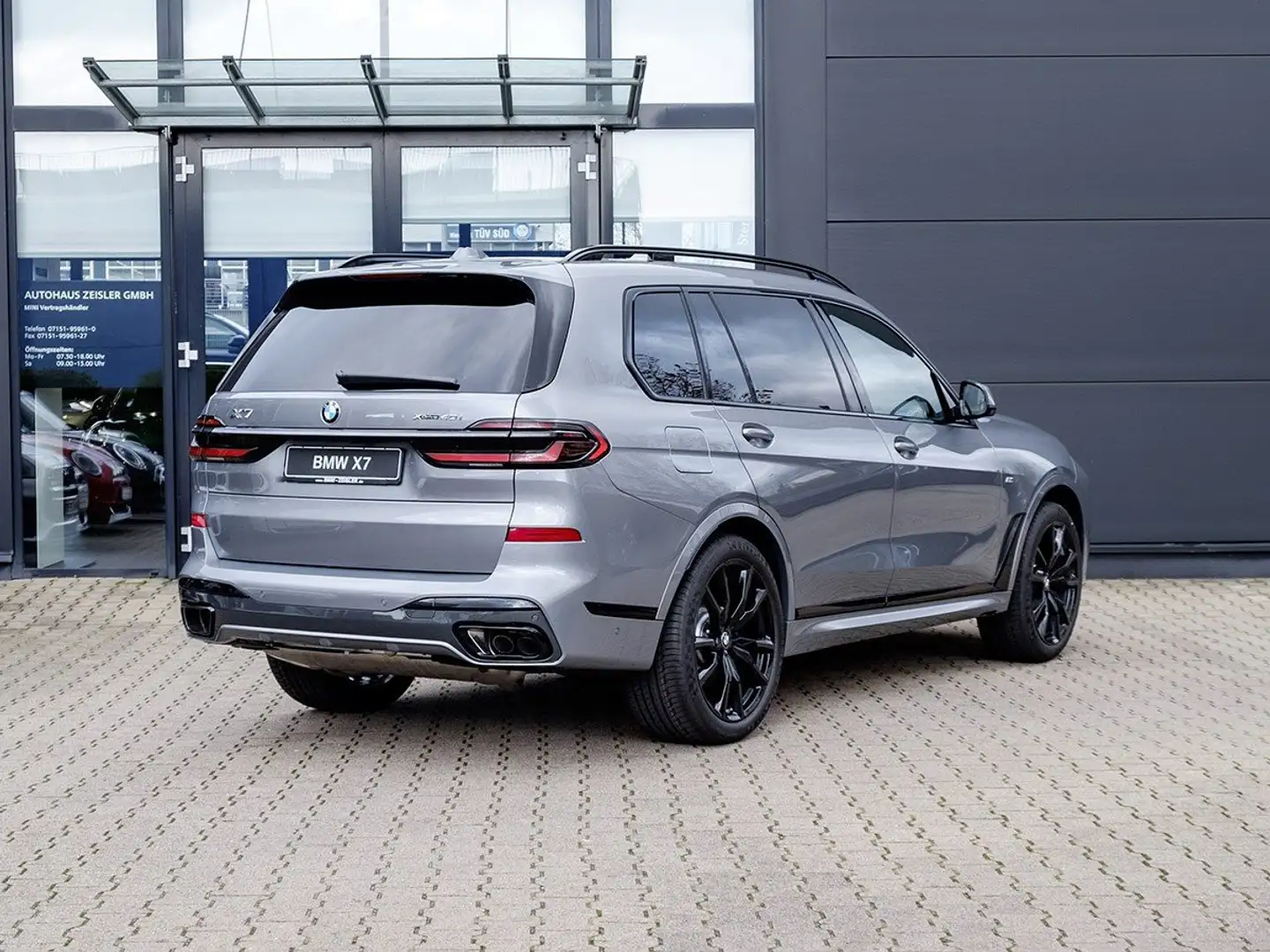 BMW X7 xDrive40i M Sport Pro 22"LM AHK Standheizung Šedá - 2