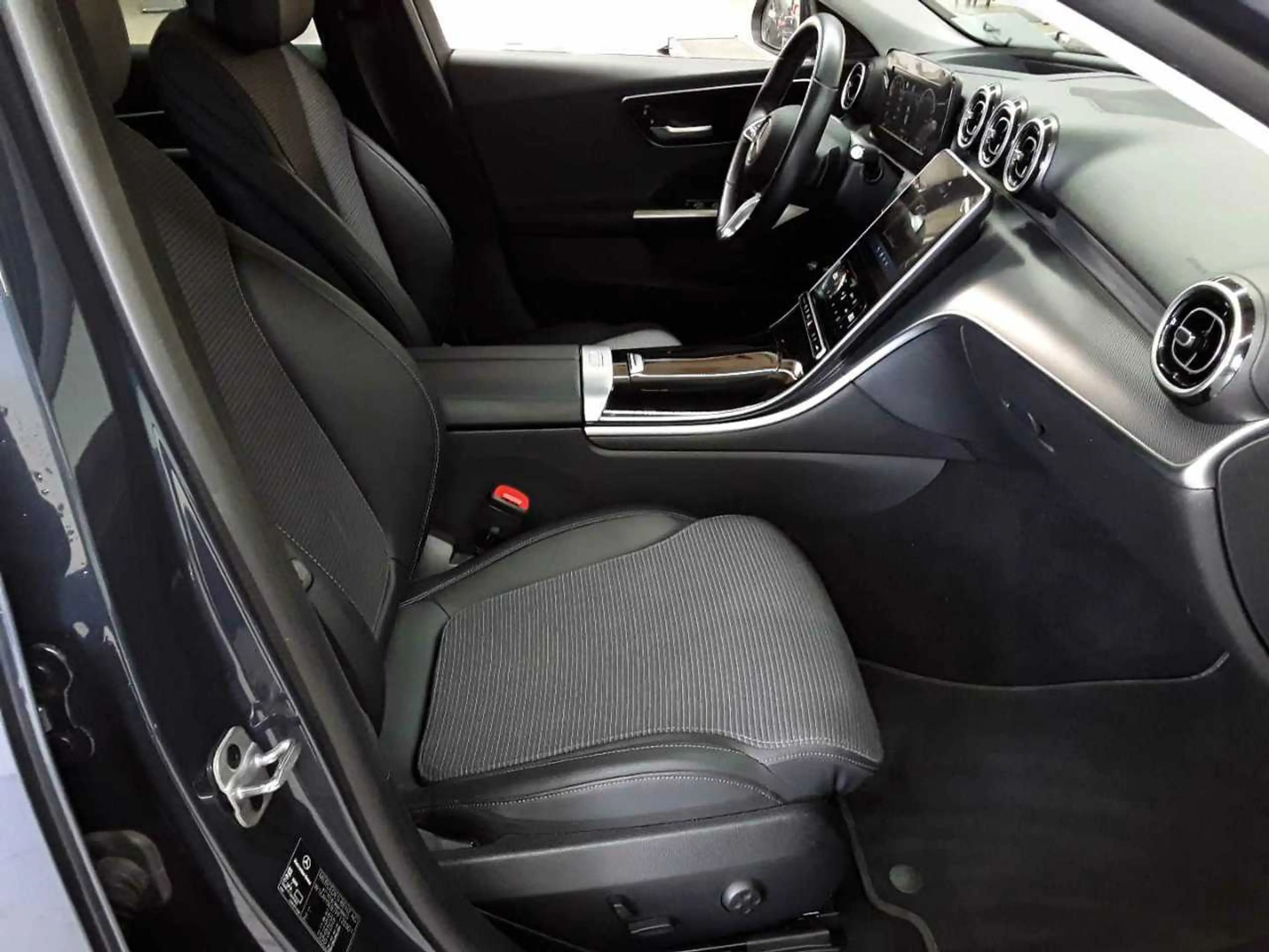 Mercedes-Benz C 300 C 300 e T 9G- Ava PANO HuD BusiP KomfP — photo 8