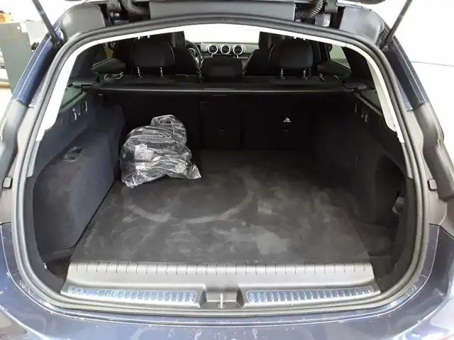 Mercedes-Benz C-Class view 15