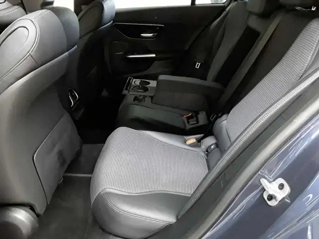 Mercedes-Benz C-Class view 13