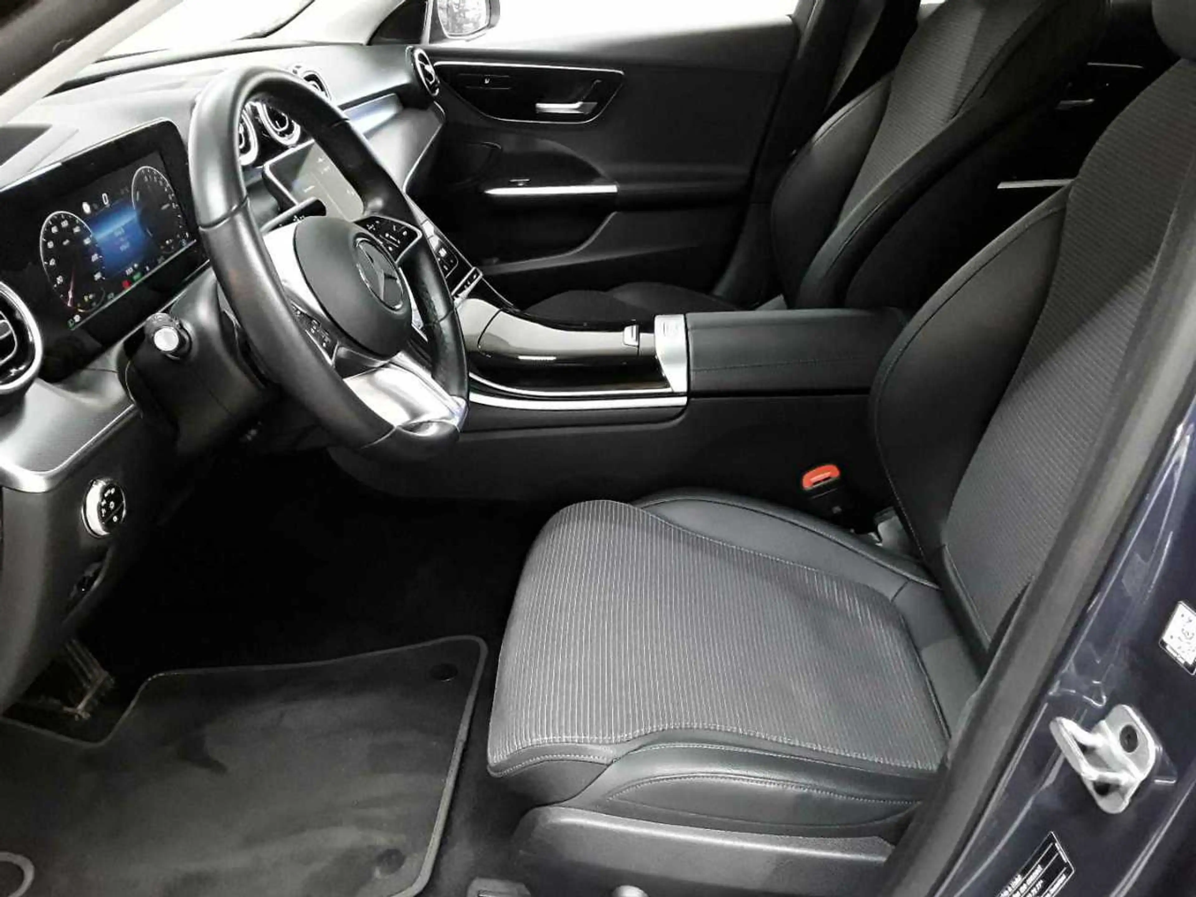 Mercedes-Benz C 300 C 300 e T 9G- Ava PANO HuD BusiP KomfP — photo 7