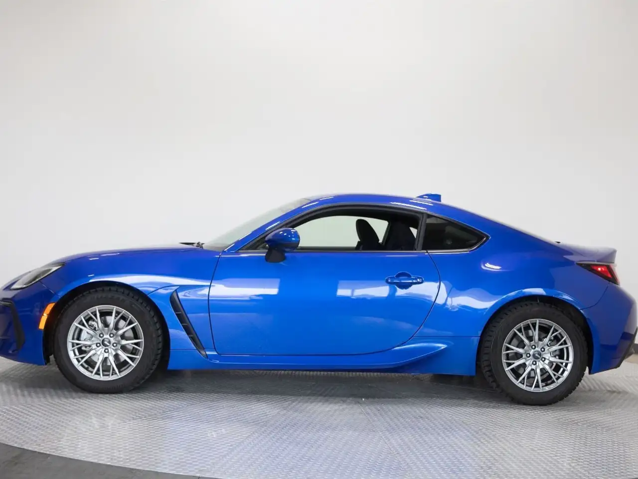 Subaru BRZ снимка Subaru BRZ