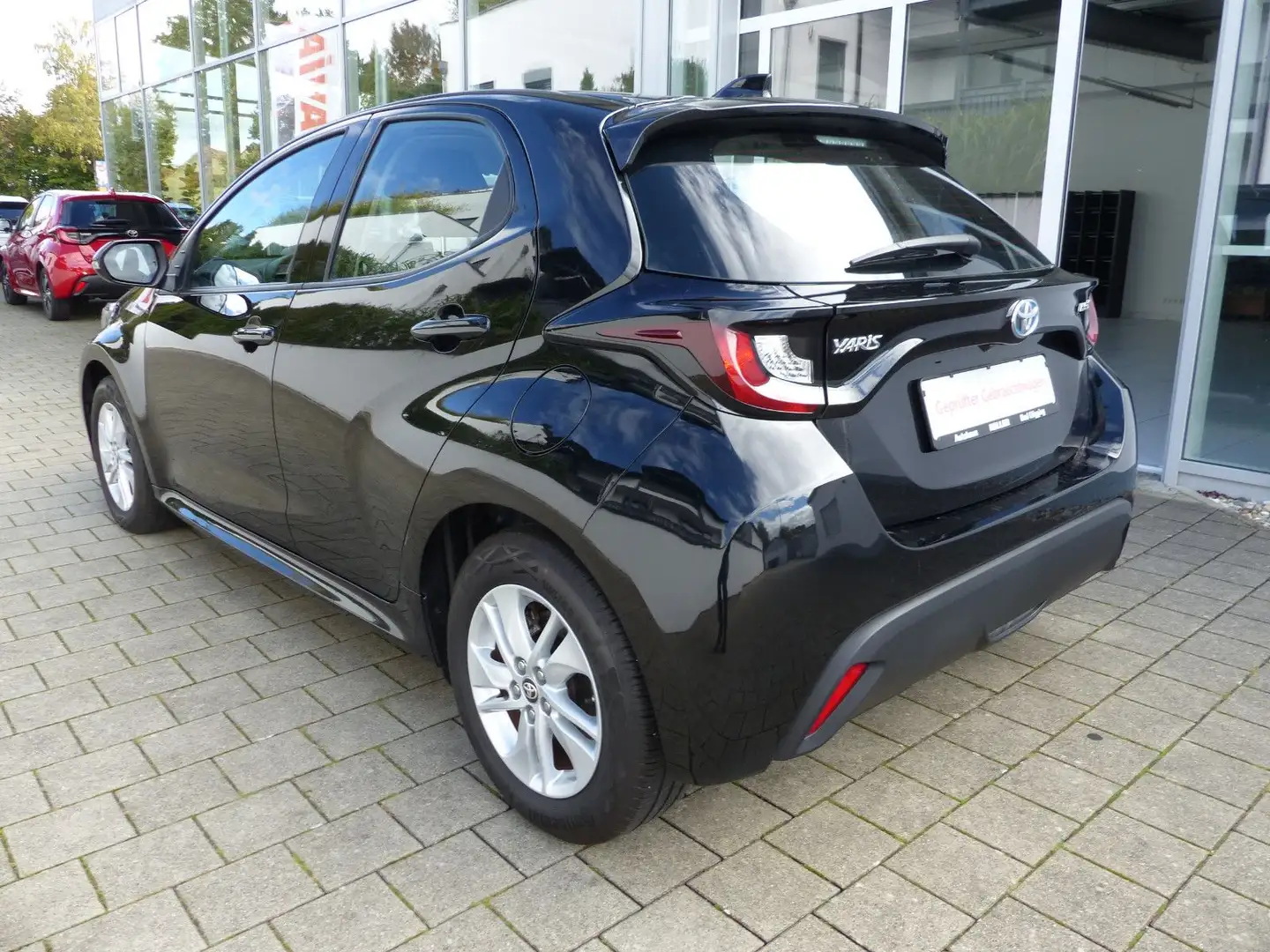 Toyota Yaris 1.5 Hybrid Klimaautom. Kamera Sitzhzg Alu Schwarz - 2