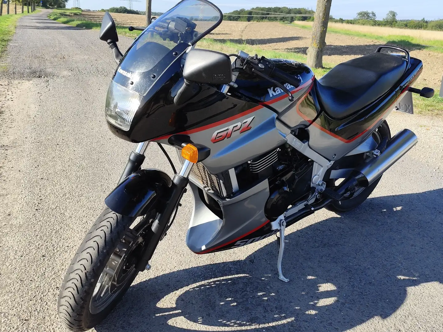 Kawasaki GPZ 500 S Negro - 2