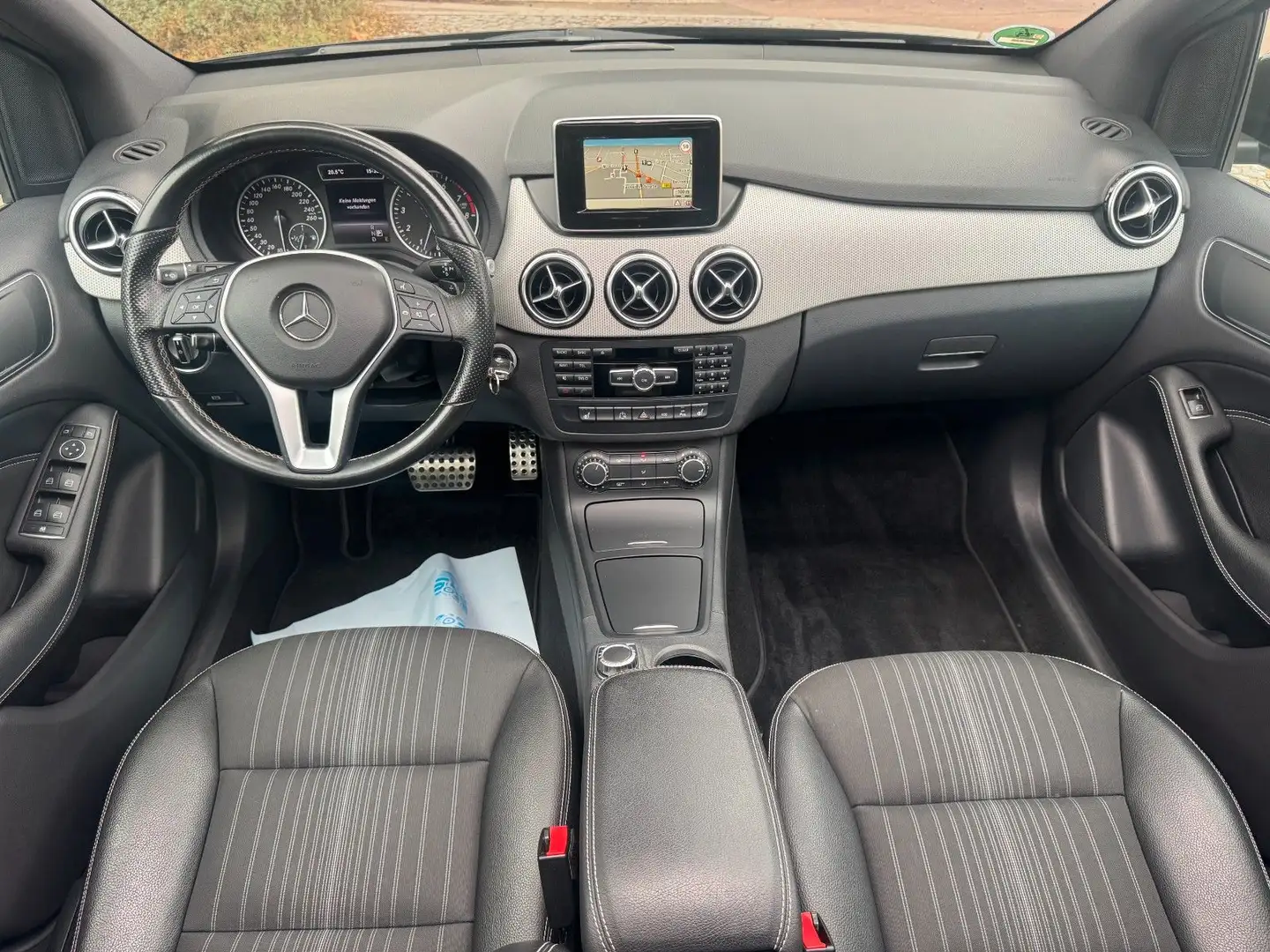 Mercedes-Benz B 220 4Matic*LEDER*NAVI*EL.PANORAMA* Schwarz - 2