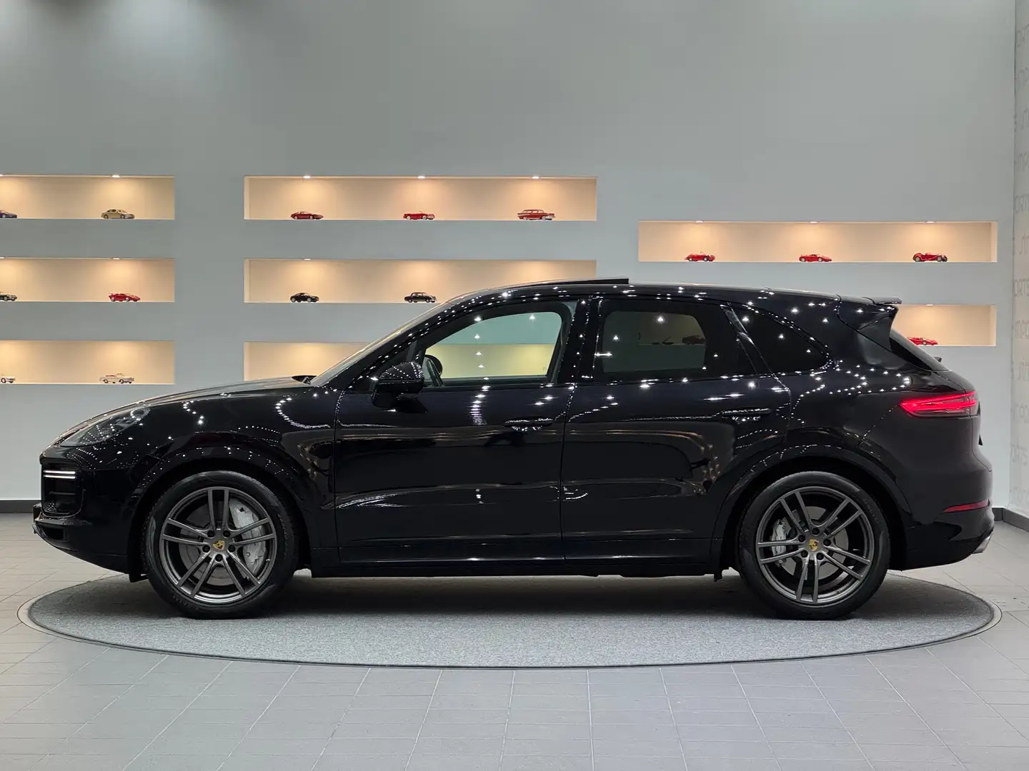 Porsche Cayenne Turbo III*Approved*360*Pano*BOSE*Sitzbelüftung* Schwarz - 2