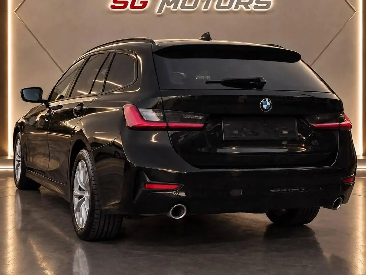 BMW 320 320 d xDrive Advantage Schwarz - 2