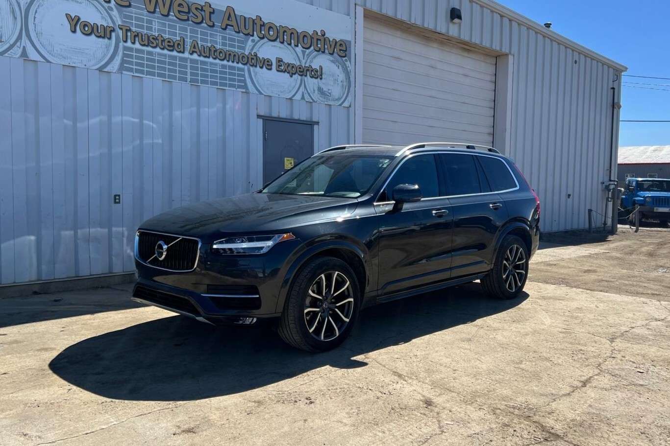 2016 Volvo XC90 T6 Momentum AWD | Sunroof | Reverse Camera thumb 8