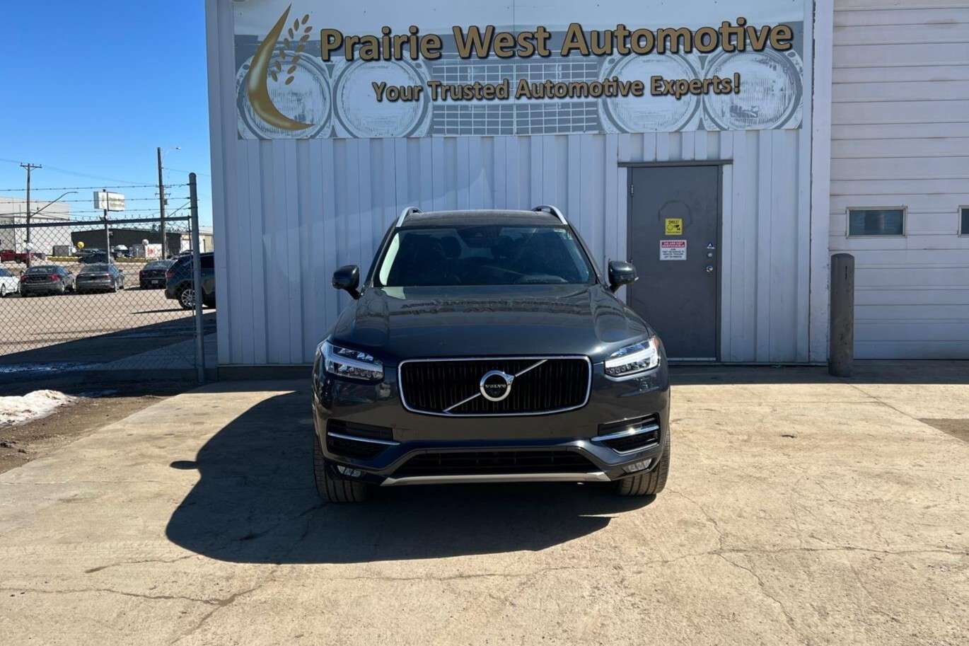 2016 Volvo XC90 T6 Momentum AWD | Sunroof | Reverse Camera alt 2