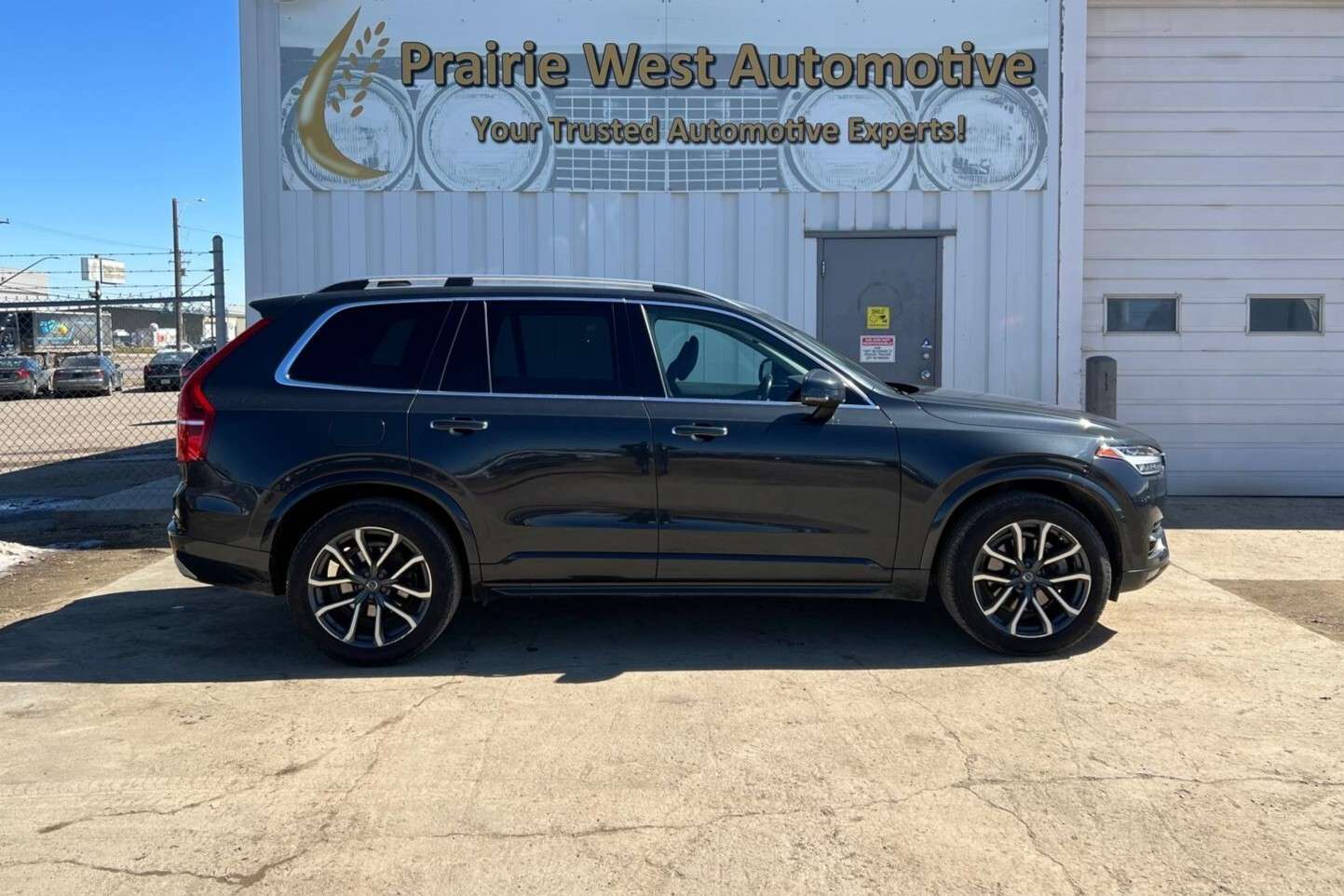 2016 Volvo XC90 T6 Momentum AWD | Sunroof | Reverse Camera thumb 6
