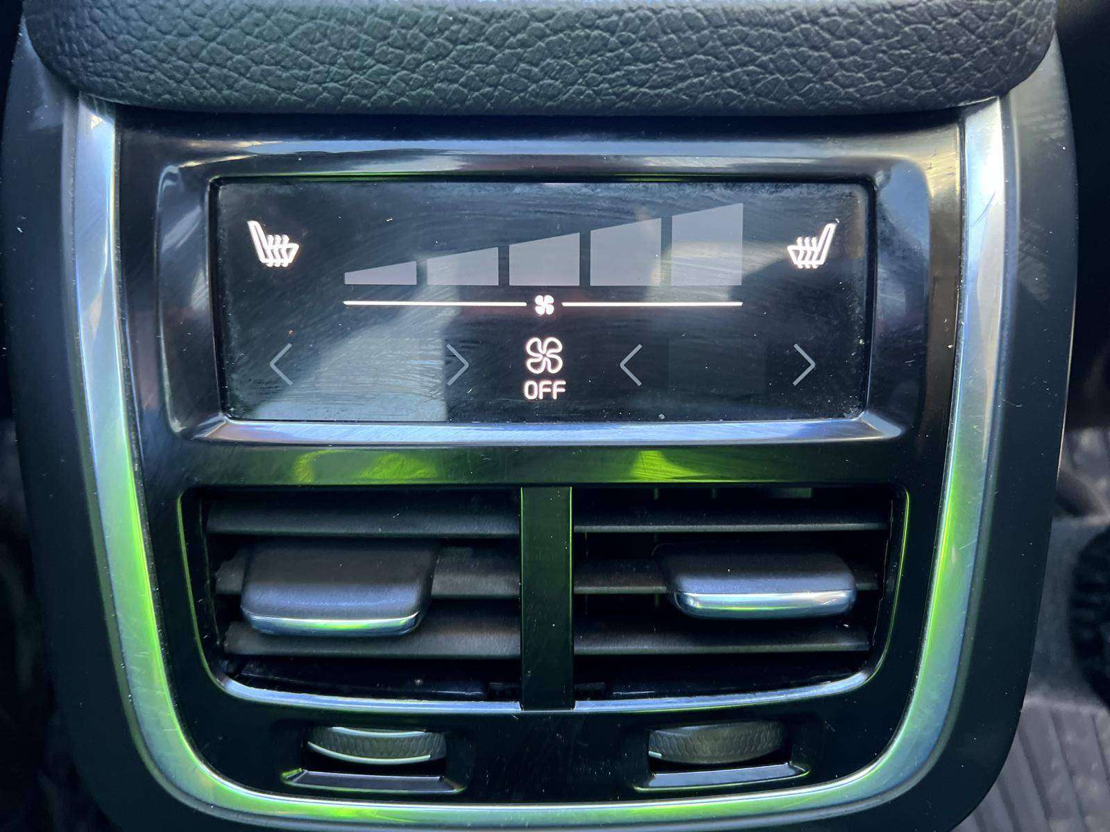 2016 Volvo XC90 T6 Momentum AWD | Sunroof | Reverse Camera thumb 23