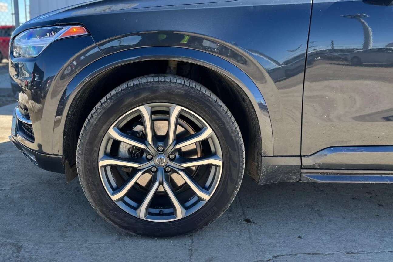 2016 Volvo XC90 T6 Momentum AWD | Sunroof | Reverse Camera thumb 9