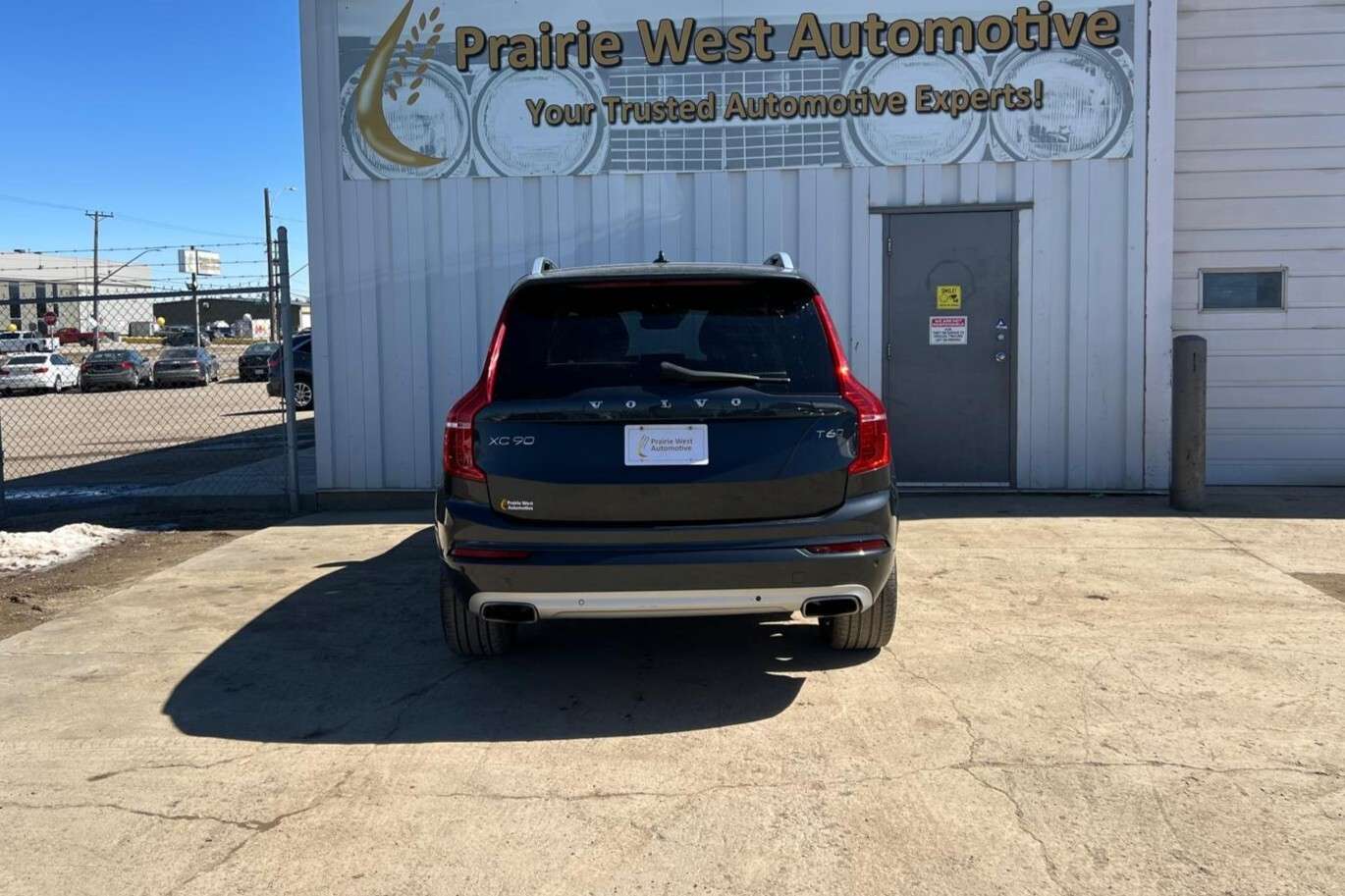 2016 Volvo XC90 T6 Momentum AWD | Sunroof | Reverse Camera alt 5