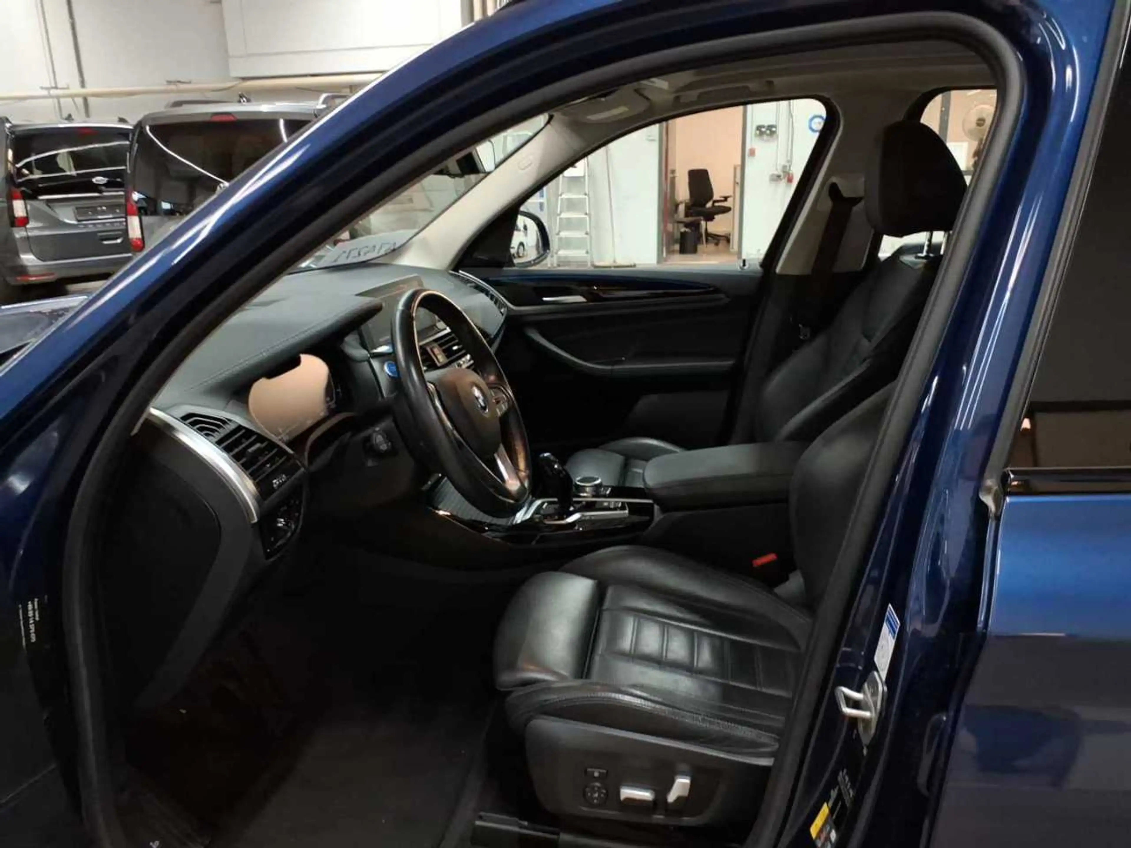BMW iX3 iX3 Impressive Navi Leder AHK — photo 7
