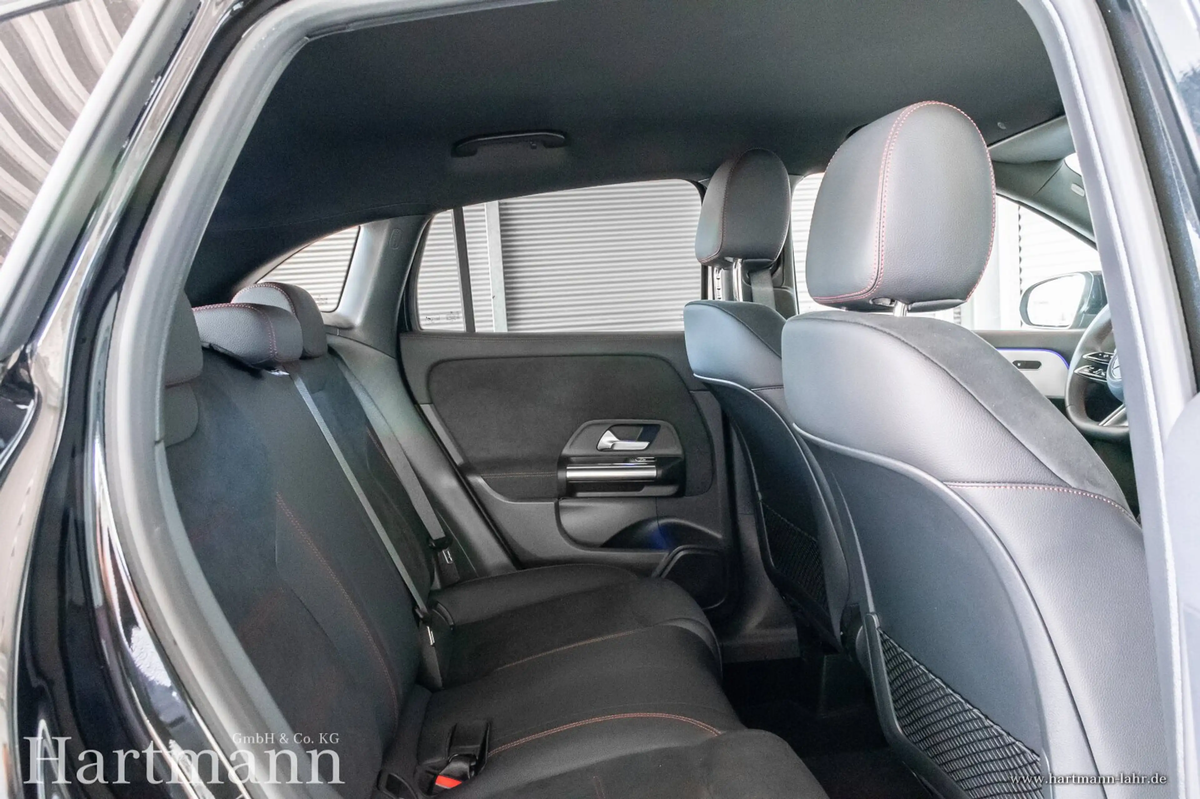 Mercedes-Benz GLA 180 GLA 180 AMG Night Multibeam Fahrassistenz KeylGo — photo 11