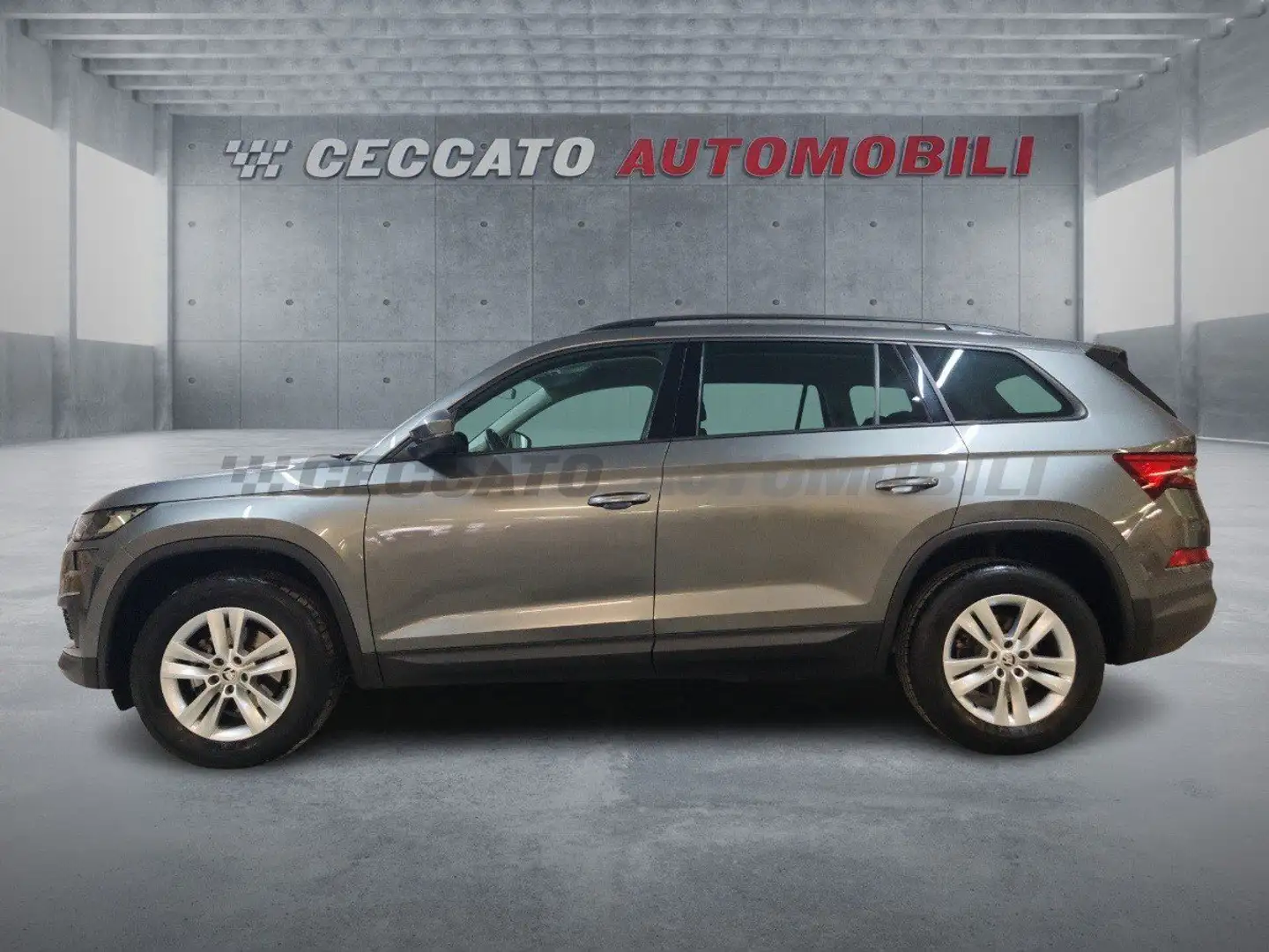 Skoda Kodiaq I 2021 1.5 tsi Executive dsg Grijs - 2