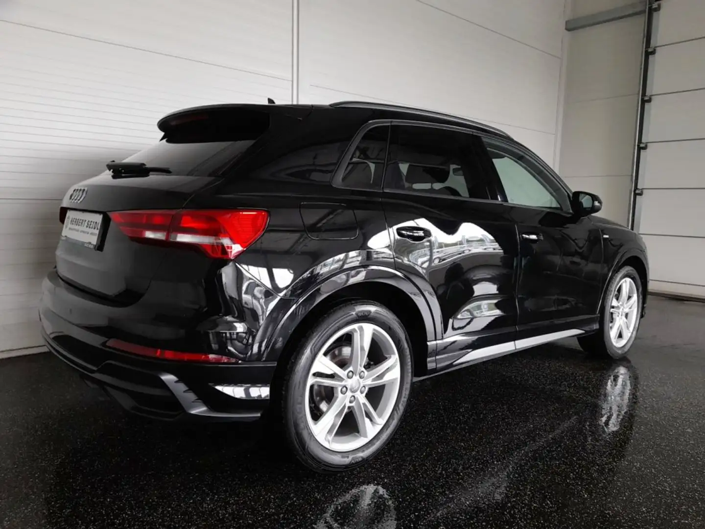 Audi Q3 S-LINE 2,0 TDI S-tr. *SKY / VOLL LED / NAVI / STANDHEIZUNG / SPURHALTE- & TOTWINKELASS. / E-KLAPPE* Schwarz - 2