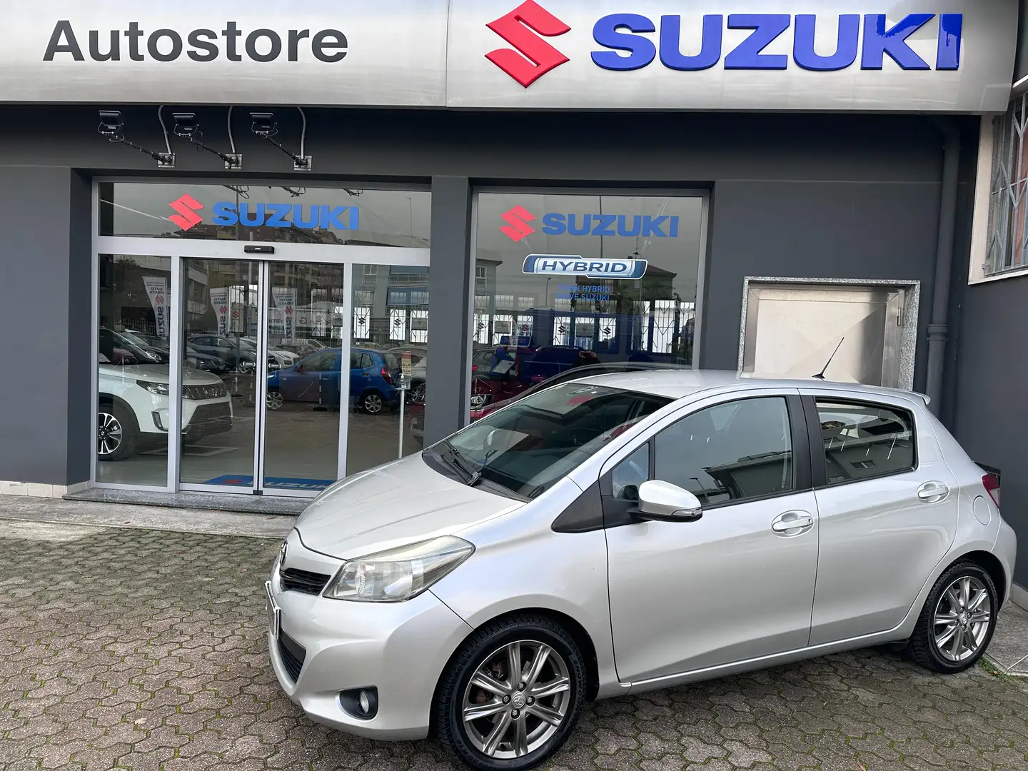 Toyota Yaris Yaris 5p 1.3 Style -AUTOMATICA-95000 KM-EURO 5B!! Zilver - 1