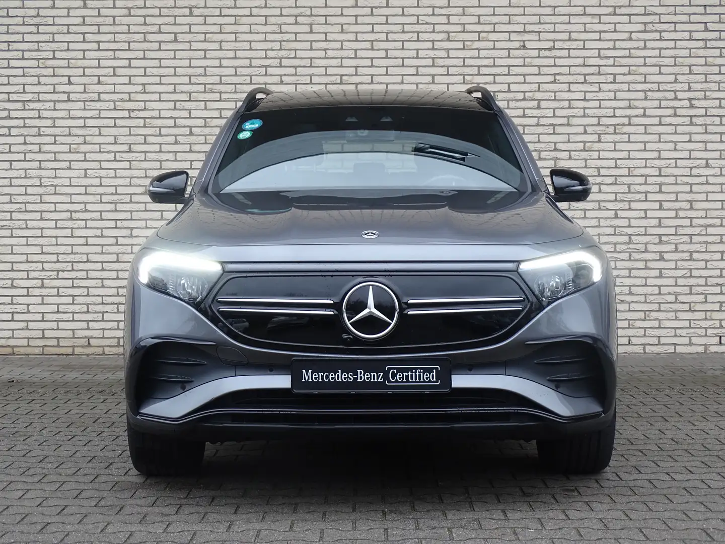 Mercedes-Benz EQB 300 4-Matic AMG Line 67 kWh | Premium | Distronic | Me Grau - 2