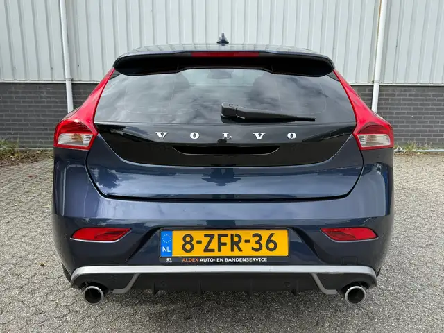 Volvo V40 view 8